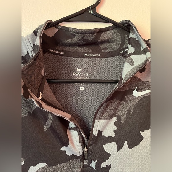 Nike Dri Fit Running Quarter Zip - Picture 3 of 3